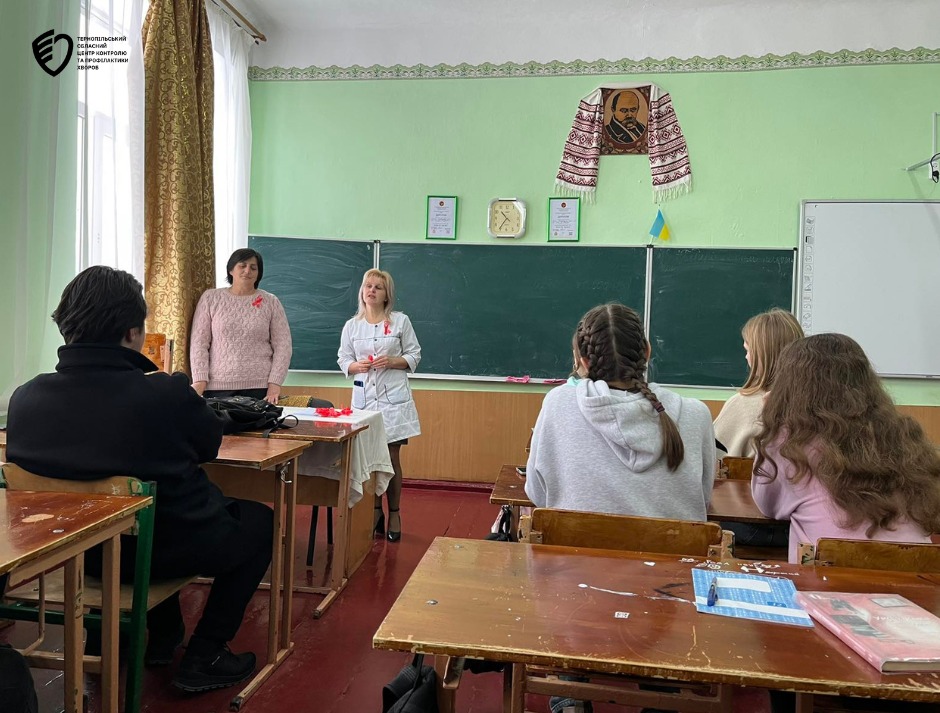 Лікар-епідеміолог Кременецького центру ДУ «Тернопільський ОЦКПЦ МОЗ» розповіла працівникам про ВІЛ/СНІД у МКЗДО «Берізка» та ЗЗСО І-ІІІ ст. №1 ім. Юрія Коваля у Ланівцях