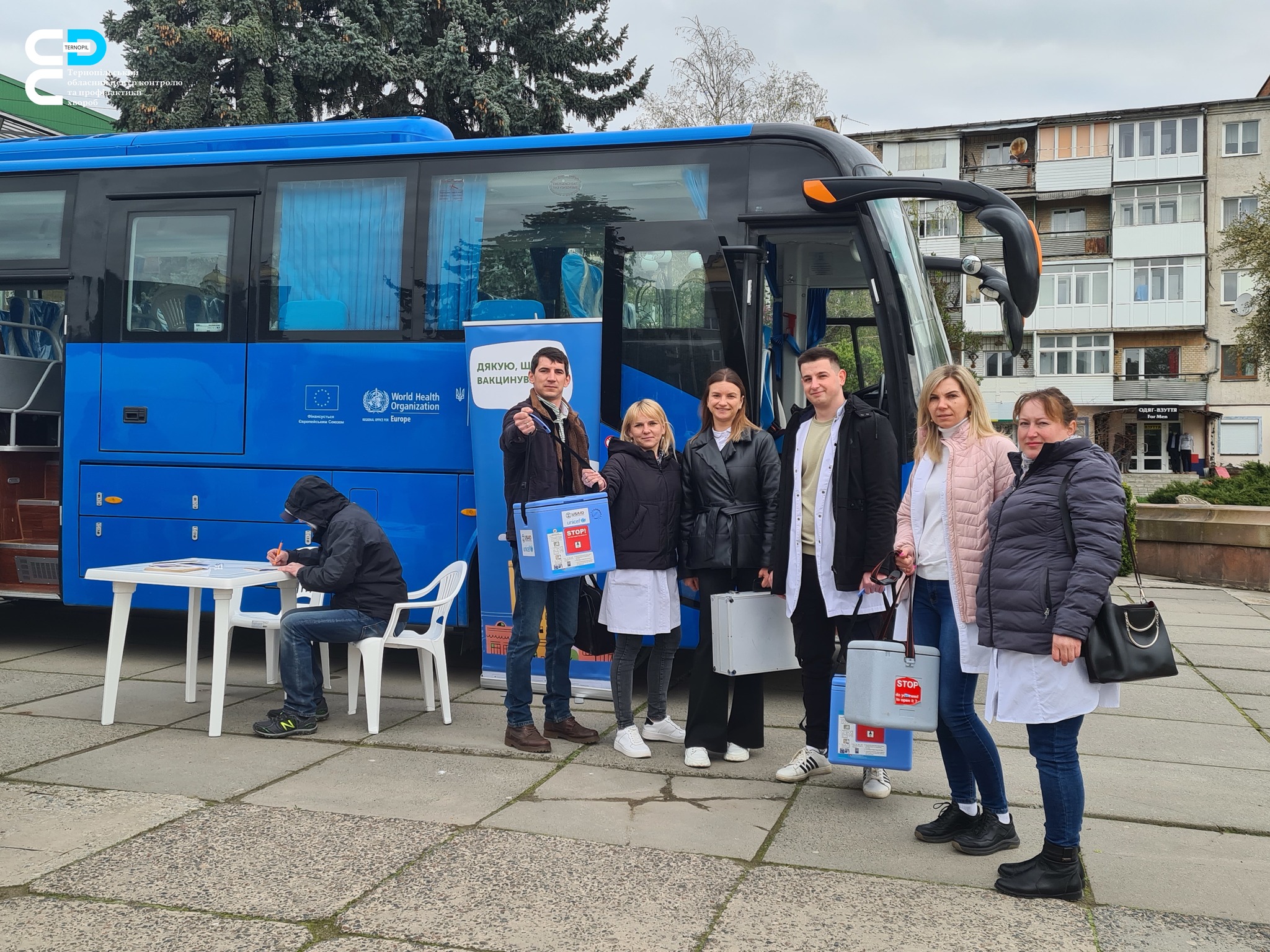 🚑 У Чорткові працював вакцинальний автобус Центру контролю профілактики хвороб 