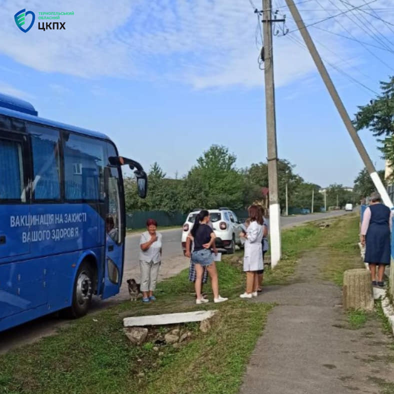 Вакцинальний автобус продовжує курсувати територіальними громадами області