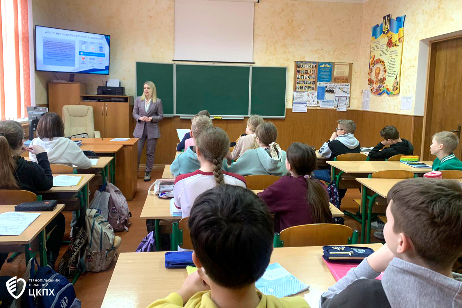 Фахівці ДУ «Тернопільський ОЦКПХ МОЗ» поглибили знання стосовно здорового способу життя, здорового харчування, гігієни зору та ментального здоров’я у Тернопільській ЗОШ I--III ступенів №18