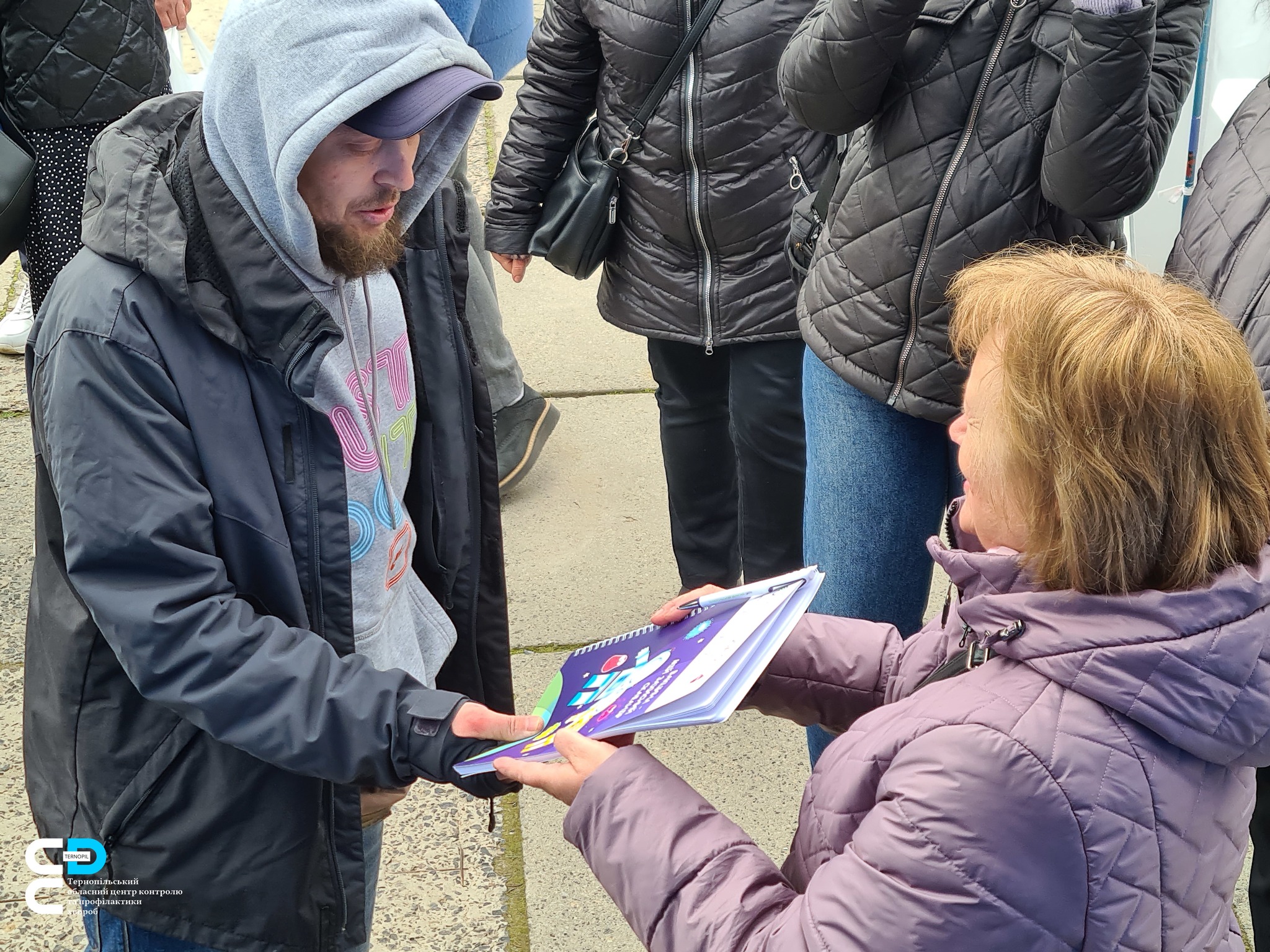 🚑 У Чорткові працював вакцинальний автобус Центру контролю профілактики хвороб 