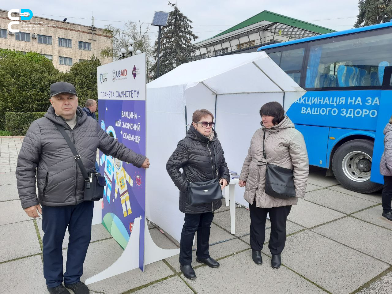 💪 Відважні та захищені: чортківчани робили кілька щеплень одночасно