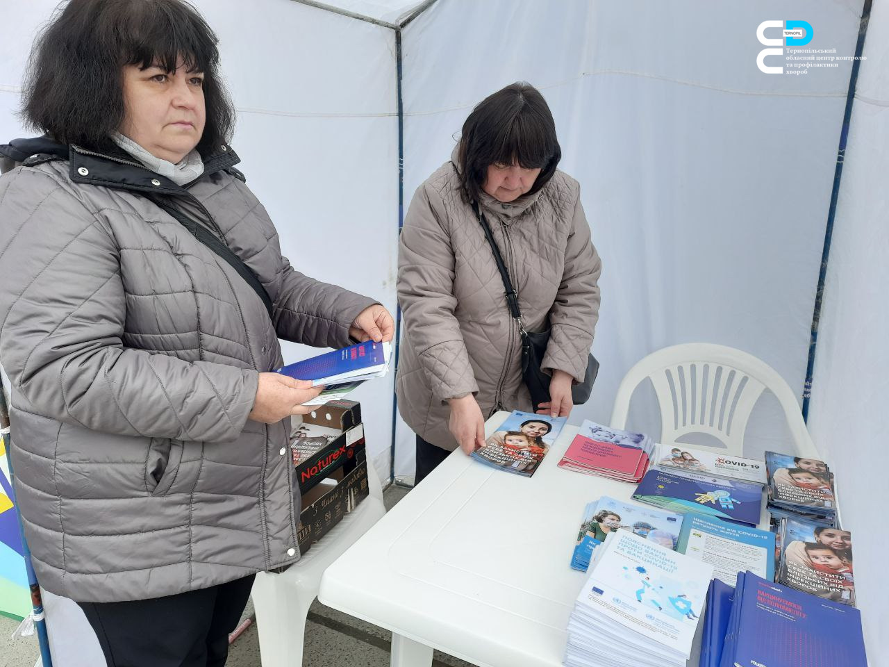 🚑 У Чорткові працював вакцинальний автобус Центру контролю профілактики хвороб 