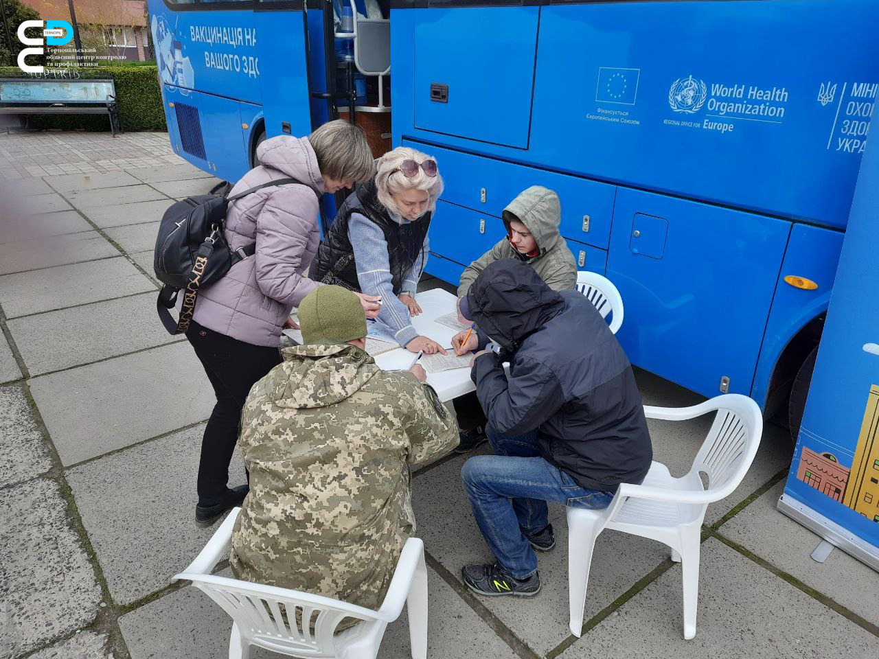 💪 Відважні та захищені: чортківчани робили кілька щеплень одночасно